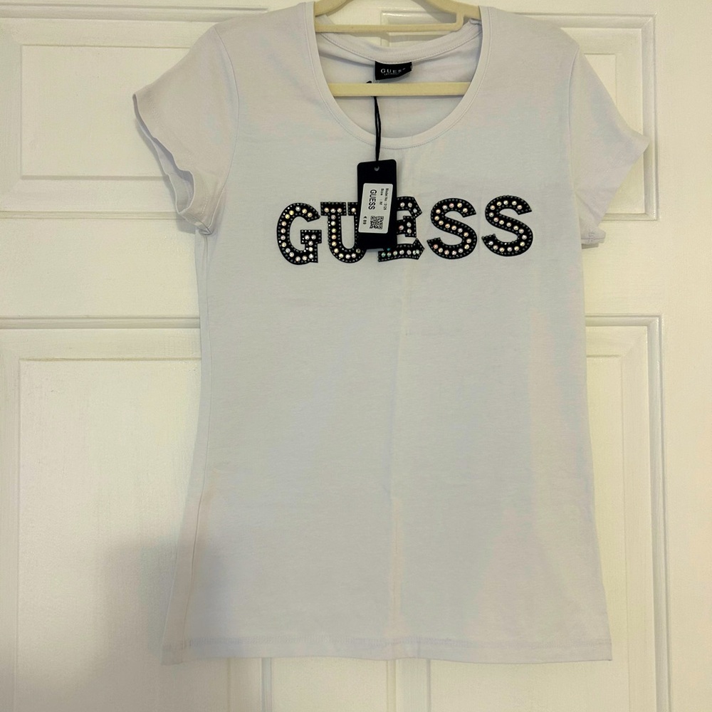 New with tags guess top. Made in 🇺🇸size M